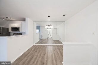 Building Photo - 1025 Gardenview Loop