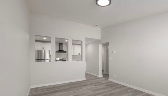 Foto del edificio - Springtree Gardens Condo