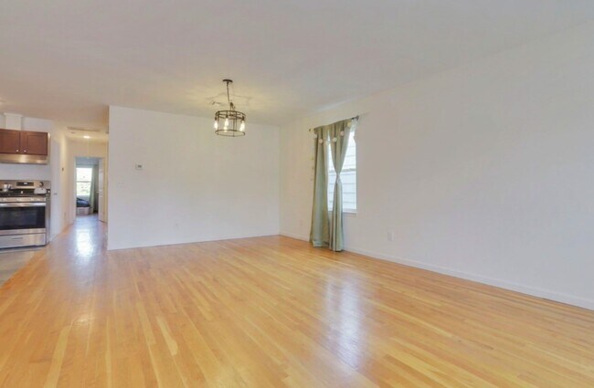 Building Photo - 108 Claremont Ave
