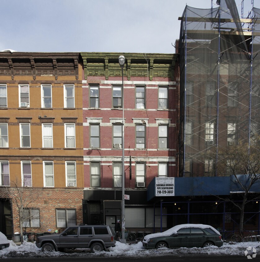 Foto del edificio - 97 Greenpoint Ave