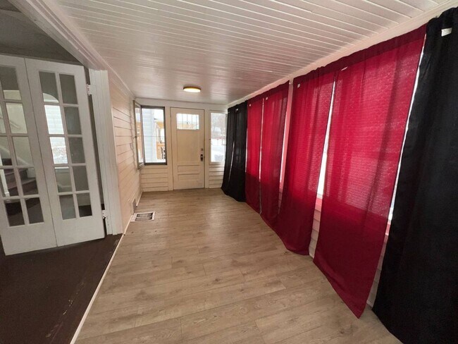 Foto del edificio - 3 bedroom 1.5 bath Single Family Home | CMHA Section 8 and EDEN Welcomed