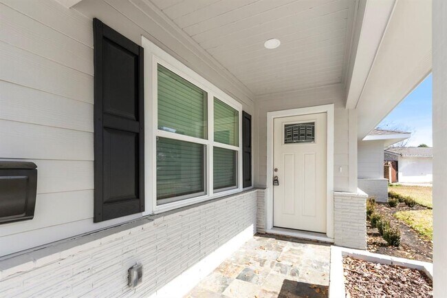 Building Photo - 10218 Moorberry Ln