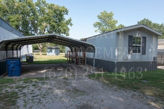 Building Photo - 701 1/2 Cheyenne St