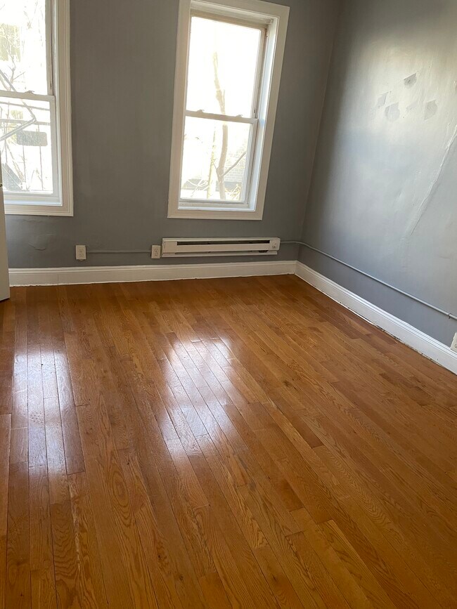 Bedroom - 4800 John F. Kennedy Blvd