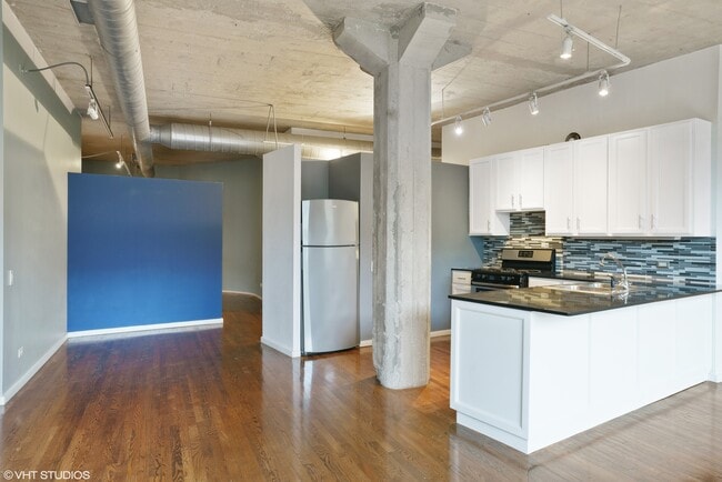 Building Photo - 110 N Peoria St