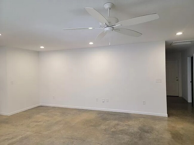 Foto del edificio - 244 Skylane Dr