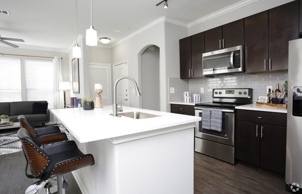 Yorktown Crossing Apartments in Houston, TX