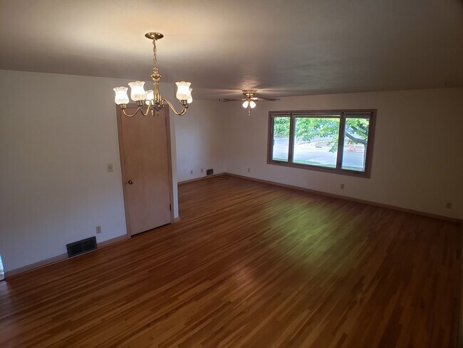 Foto del edificio - 3+ Bedroom 2 Bath Single Family House in Owatonna