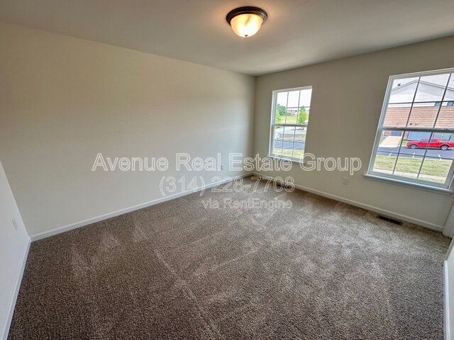 Foto del edificio - 5587 Walden Ridge Dr