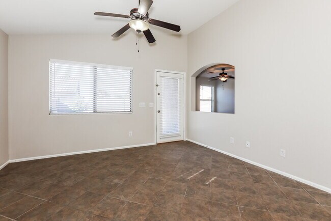 Foto del edificio - 29420 N Blackfoot Daisy Dr