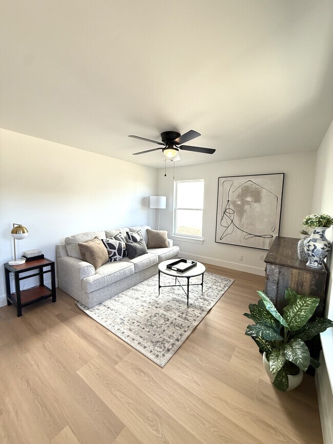 Foto del edificio - 1126 W Cato Springs Rd