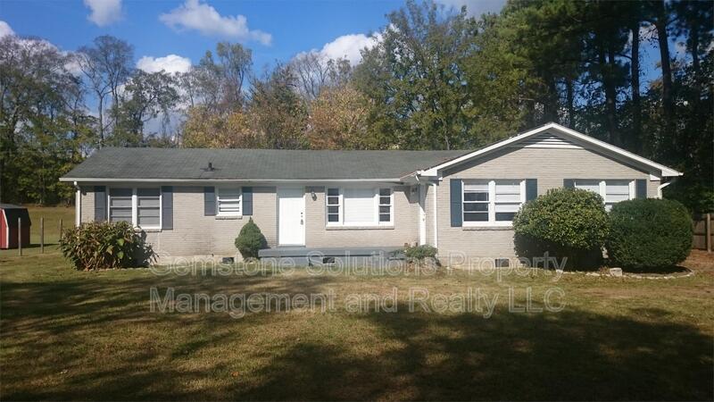Primary Photo - 200 Sharon Cir