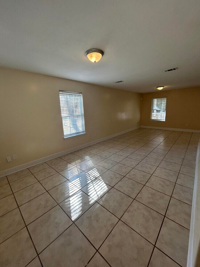 Foto del edificio - 70 Cypress Ln