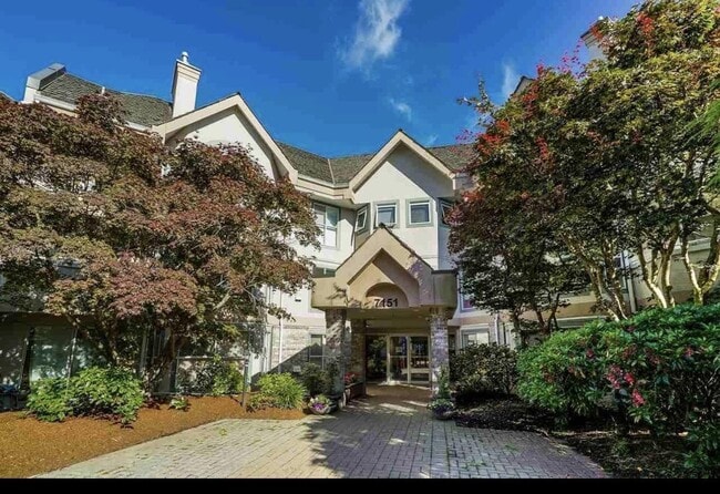 Building Photo - 7151-7121 121 St