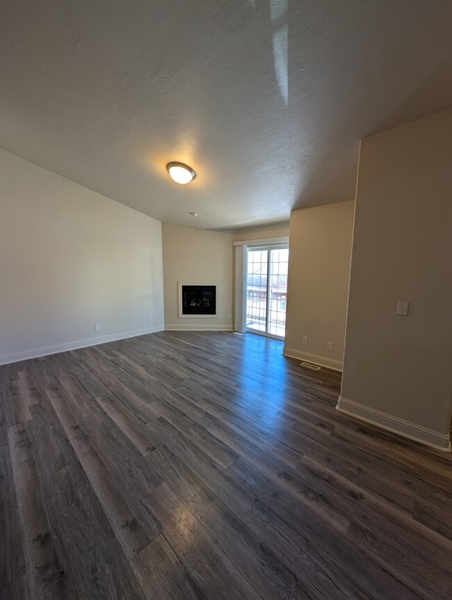 Building Photo - 286 La Valle Strada