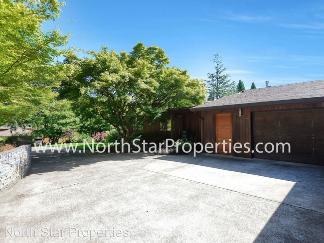 Building Photo - 1064 Timberline Dr