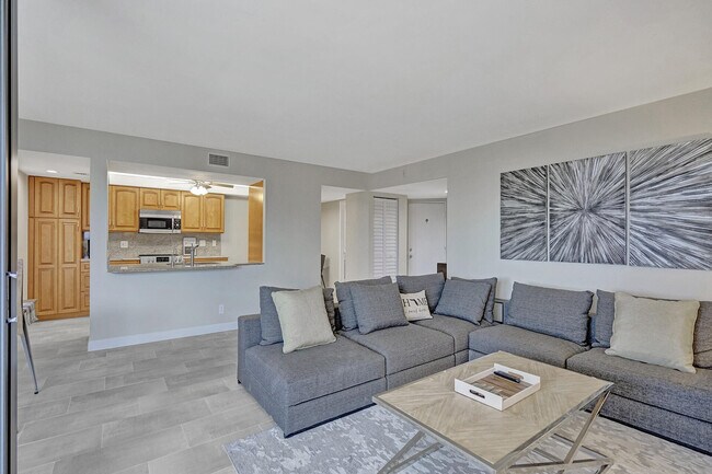 Building Photo - 500 Egret Cir