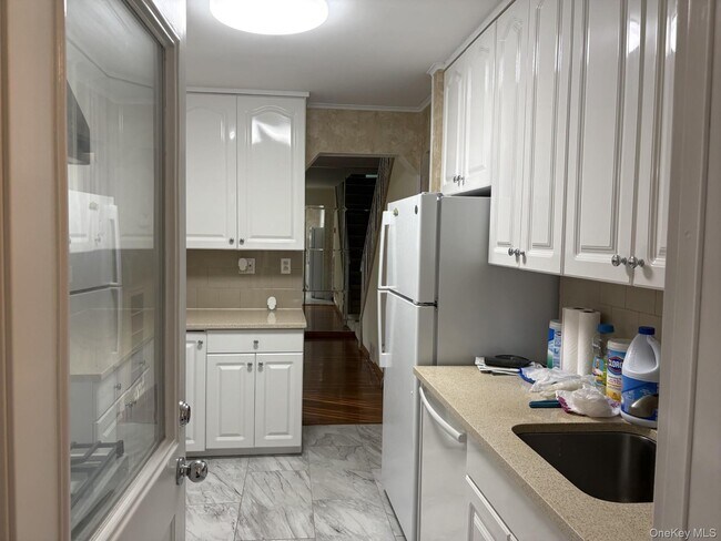 Foto del edificio - 81-11 261st St