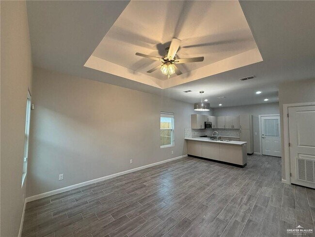 Building Photo - 804 Dove Ave