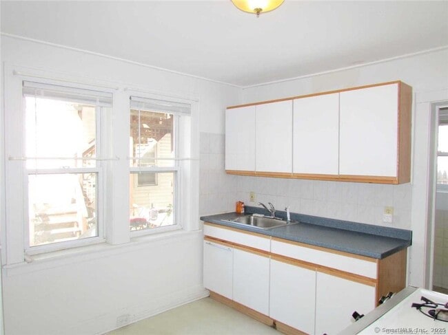 Foto del edificio - 44 Brookside Ave