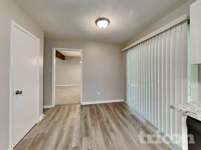 Foto del edificio - 6169 Charring Cross Ct