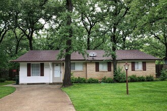 Building Photo - 1911 Mimosa Dr