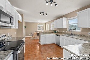 Foto del edificio - 229 Rocky Ridge Dr