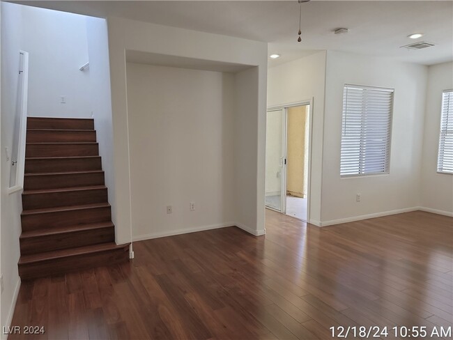 Foto del edificio - 8540 Amaryllis Hills Ave