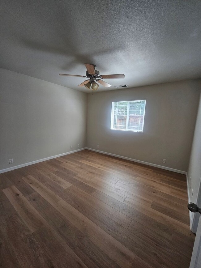 Building Photo - Spacious 3-Bed, 2-Bath Duplex with Private...