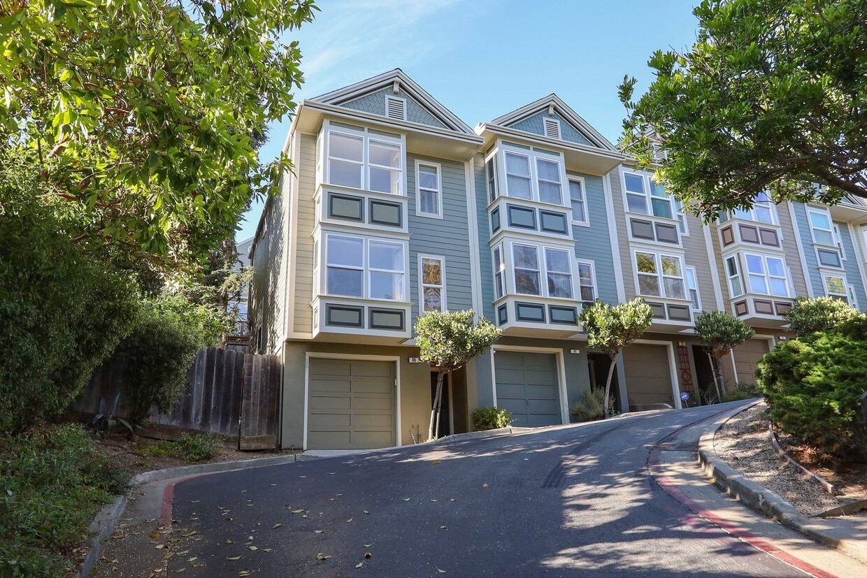 Foto principal - 2 Bed / 1 Bath townhome in sunny Potrero H...