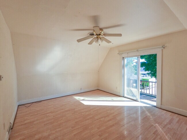 Foto del edificio - 1324 W Holt Ave