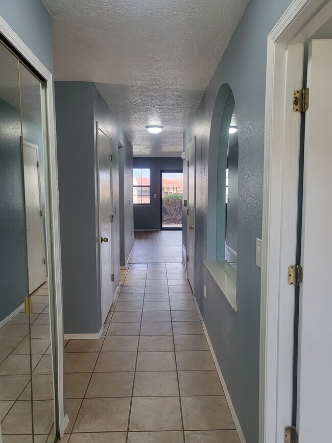 Tiled hall way - 837 Country Club Dr SE