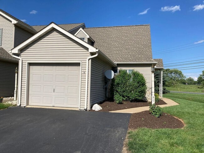 Foto del edificio - Spacious 3 Bed 2 Bath Townhouse In Lititz