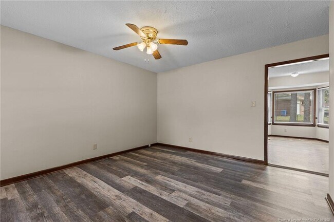 Foto del edificio - 6673 Vaughn Rd