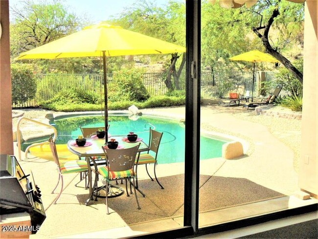 Building Photo - 9848 N Desert Rose Dr