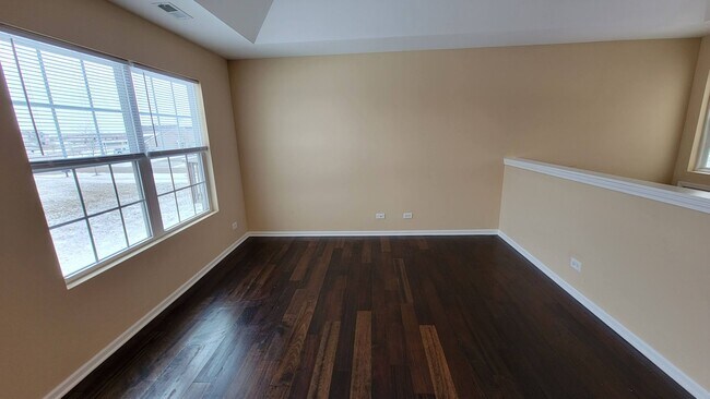 Foto del edificio - UPGRADED 2 BEDROOM, 2 BATH HAMPSHIRE TOWNH...