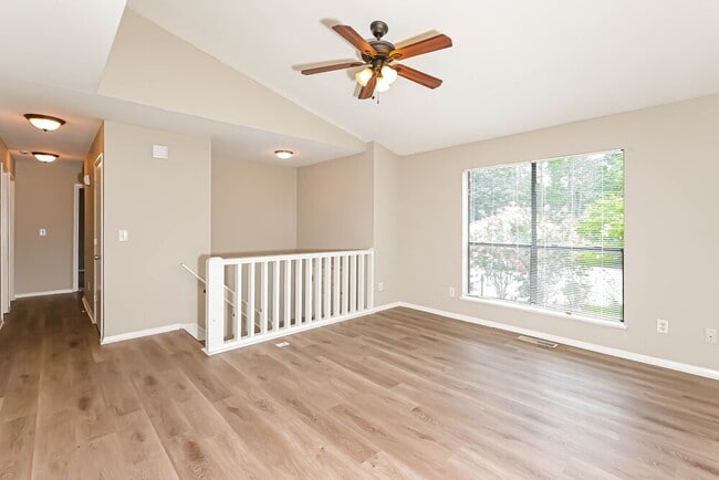 Building Photo - 3592 Riverchase Dr