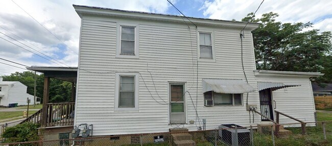 Foto del edificio - 2 Bedroom Duplex in Petersburg