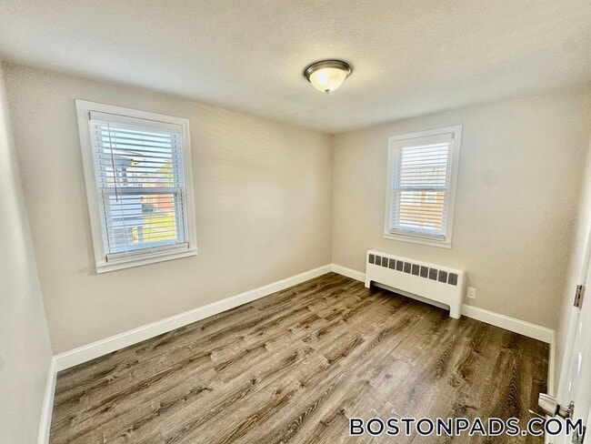 Foto del edificio - 127 Shawomet Ave