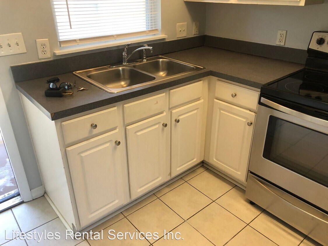 Primary Photo - 2 br, 1 bath House - 207 7th Street S unit 4