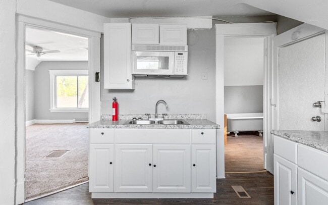 Foto del edificio - 1261 E 99th St