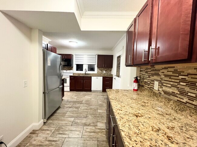 Kitchen - 3947 DuPont Ave N