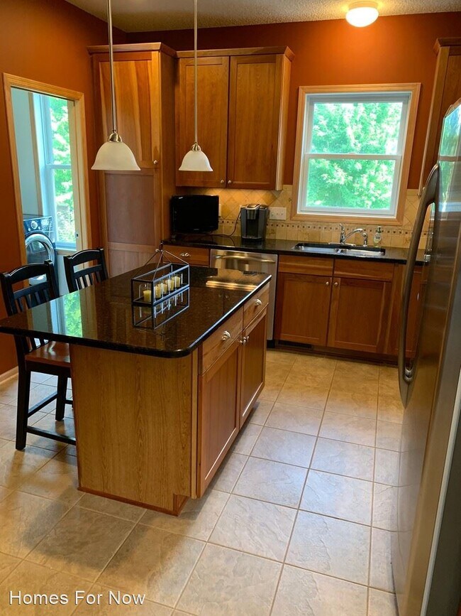 Building Photo - 3 br, 2.5 bath House - 10738 Falling Water...