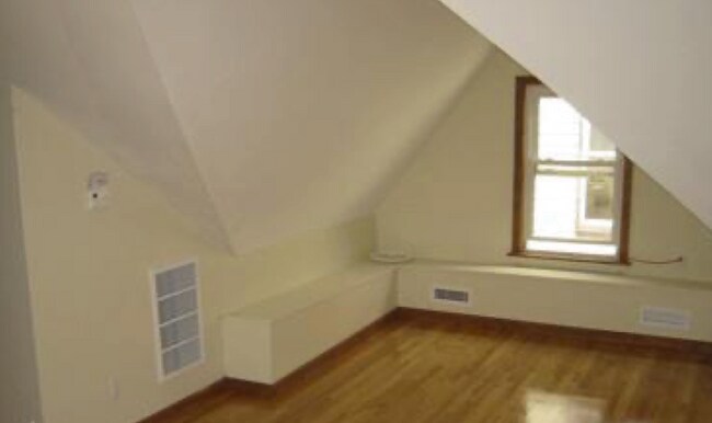 Building Photo - 133 Brook St