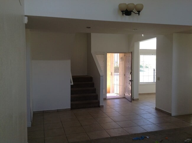 Building Photo - Stunning 4 Bedroom 3 Bath Home!!!