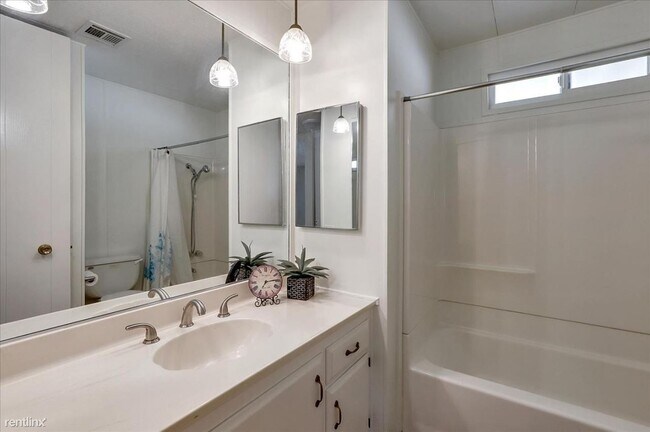 Building Photo - 2 br, 2 bath House - 275 Burnett Ave Spc 112