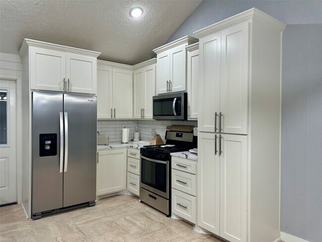 Foto del edificio - 7114 Golden Dale Ct