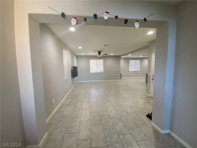 Building Photo - 679 Narissa Ave