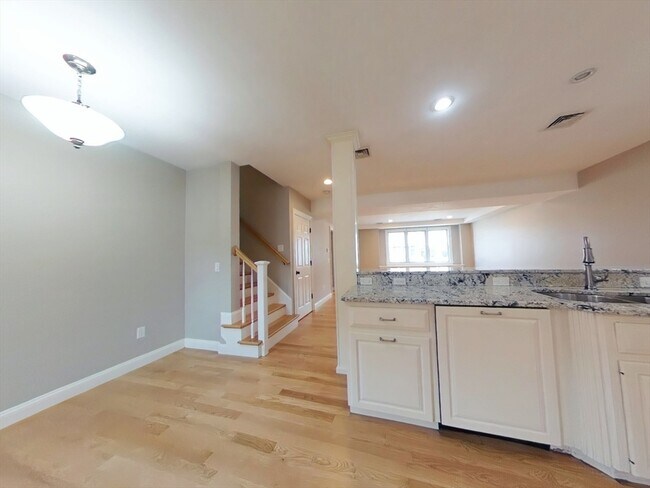 Building Photo - 109 Farwell St