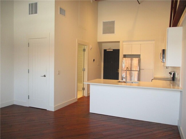 Building Photo - 207 Gloucester St